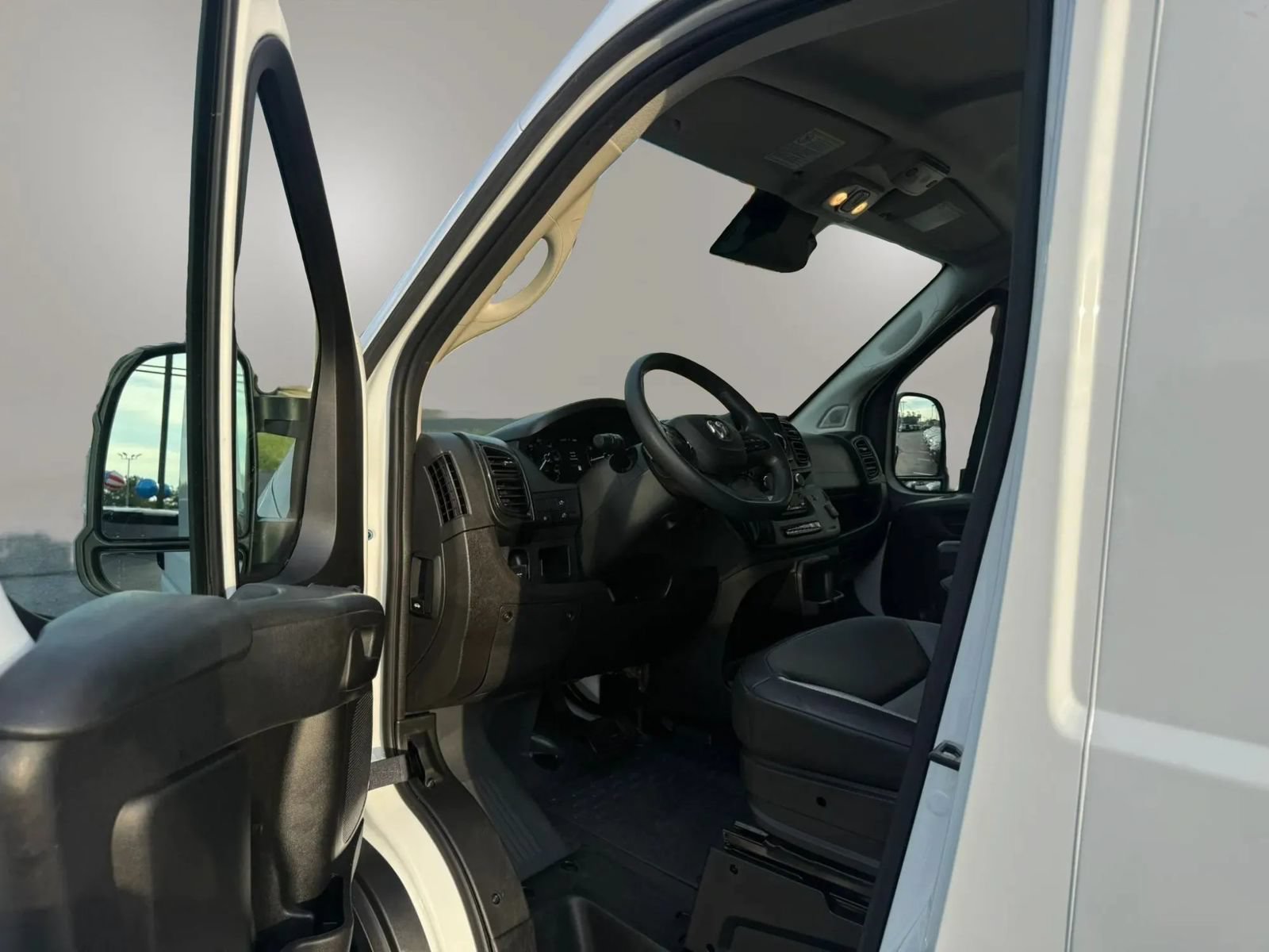 Used 2025 RAM ProMaster 2500 w/ Convenience Group FWD image 13