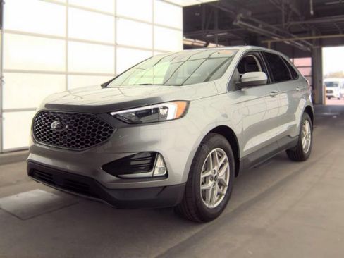 Used 2023 Ford Edge SEL w/ Convenience Package AWD/4WD image 2