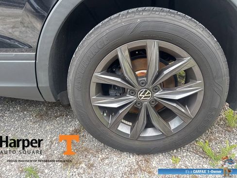 Used 2023 Volkswagen Tiguan SE w/ Panoramic Sunroof Package FWD image 19
