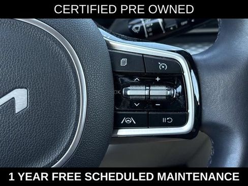 Used 2023 Kia Carnival LX FWD image 23