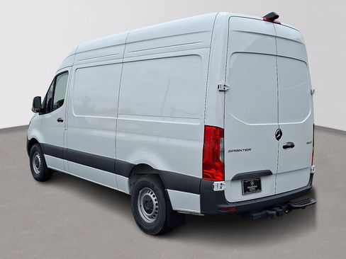 Used 2025 Mercedes-Benz Sprinter 2500 image 6