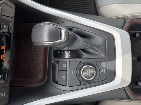 Used 2024 Toyota RAV4 Limited image 19