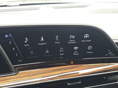 Used 2024 Cadillac Escalade Premium Luxury AWD/4WD image 33