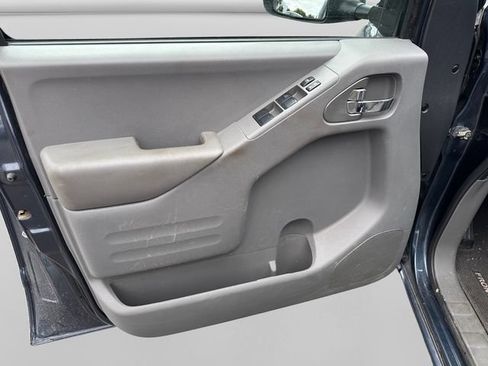 Used 2018 Nissan Frontier SV w/ Value Truck Package AWD/4WD image 11