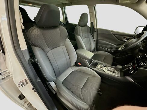 Used 2023 Subaru Forester Premium image 33