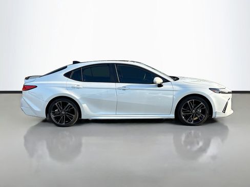 Used 2025 Toyota Camry XSE FWD image 9