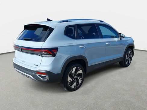 New 2026 Volkswagen Taos SE image 5