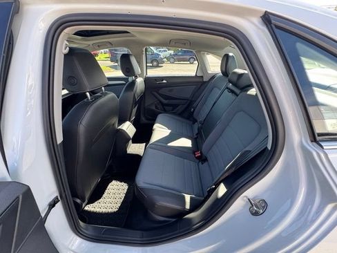 Used 2026 Volkswagen Jetta SE FWD image 9
