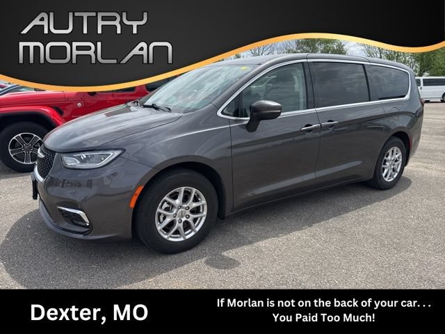 Used 2023 Chrysler Pacifica Touring-L FWD image 1