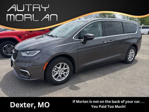 Used 2023 Chrysler Pacifica Touring-L image 1