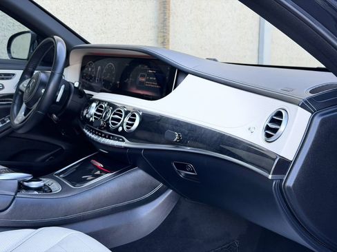Used 2018 Mercedes-Benz S 560 Sedan image 30