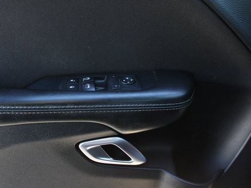 Used 2016 Dodge Challenger R/T image 19