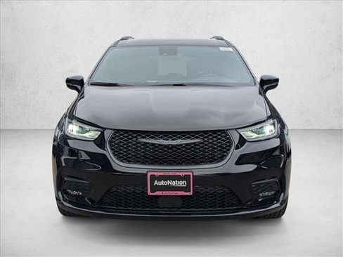 New 2026 Chrysler Pacifica Select image 5