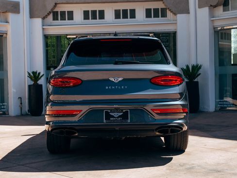Used 2024 Bentley Bentayga Extended Wheelbase AWD/4WD image 19