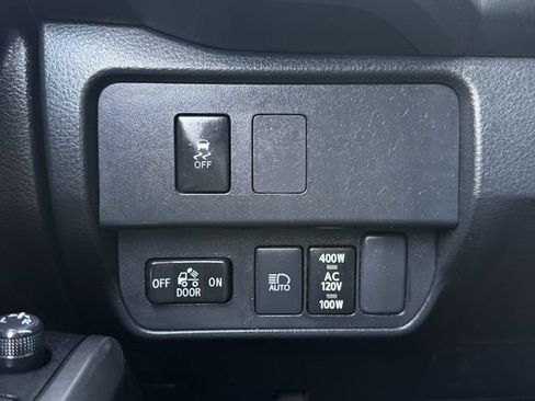 Used 2023 Toyota Tacoma TRD Off-Road w/ Technology Package AWD/4WD image 23