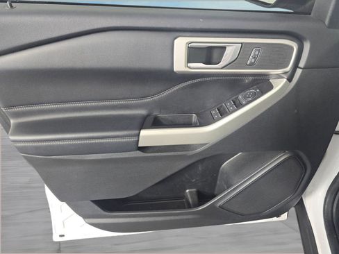 Used 2021 Ford Explorer XLT w/ Equipment Group 202A image 10