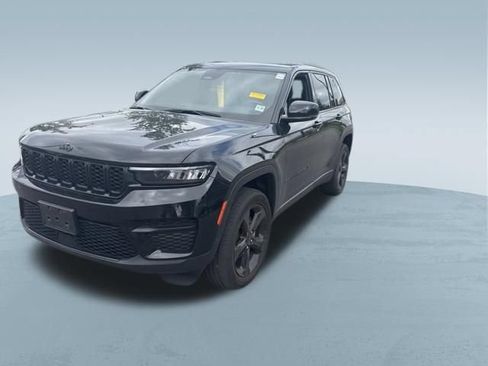 Used 2022 Jeep Grand Cherokee Altitude AWD/4WD image 3