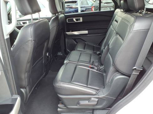 Used 2021 Ford Explorer XLT w/ Equipment Group 202A AWD/4WD image 13
