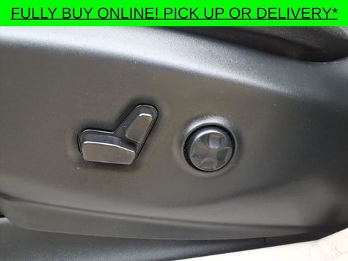 Used 2024 Chrysler Pacifica Touring-L image 24