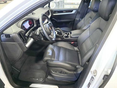 Used 2024 Porsche Cayenne Coupe image 20