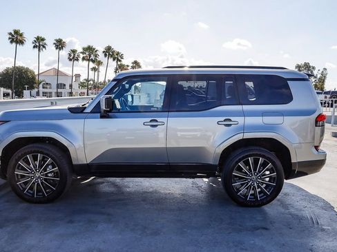 Used 2025 Lexus GX 550 w/ Cold Area Package AWD/4WD image 14