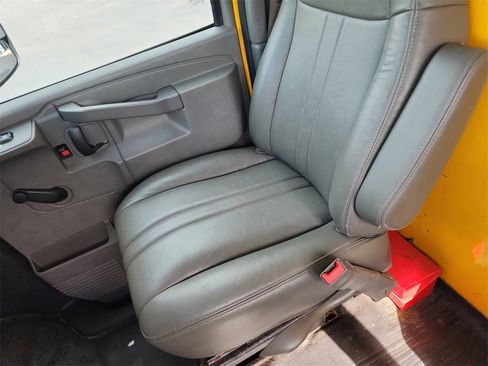 Used 2018 GMC Savana 3500 Extended w/ Driver Convenience Package image 14