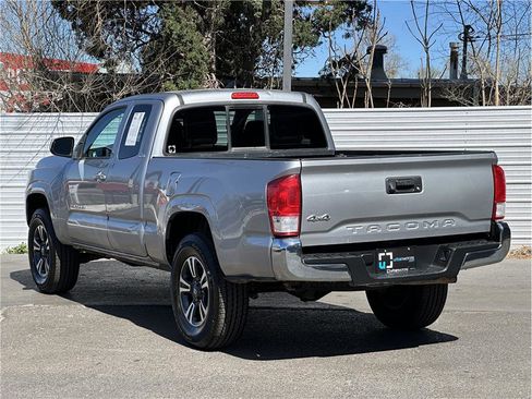 Used 2017 Toyota Tacoma SR5 image 3