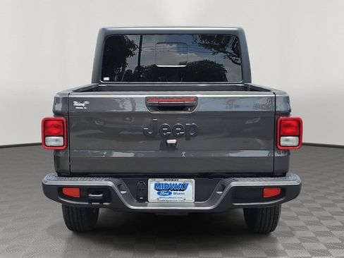 Used 2025 Jeep Gladiator Sport AWD/4WD image 5