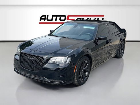 Used 2023 Chrysler 300 Touring w/ Sport Appearance Package RWD image 3