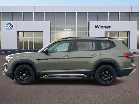 Used 2025 Volkswagen Atlas Peak Edition SE image 2