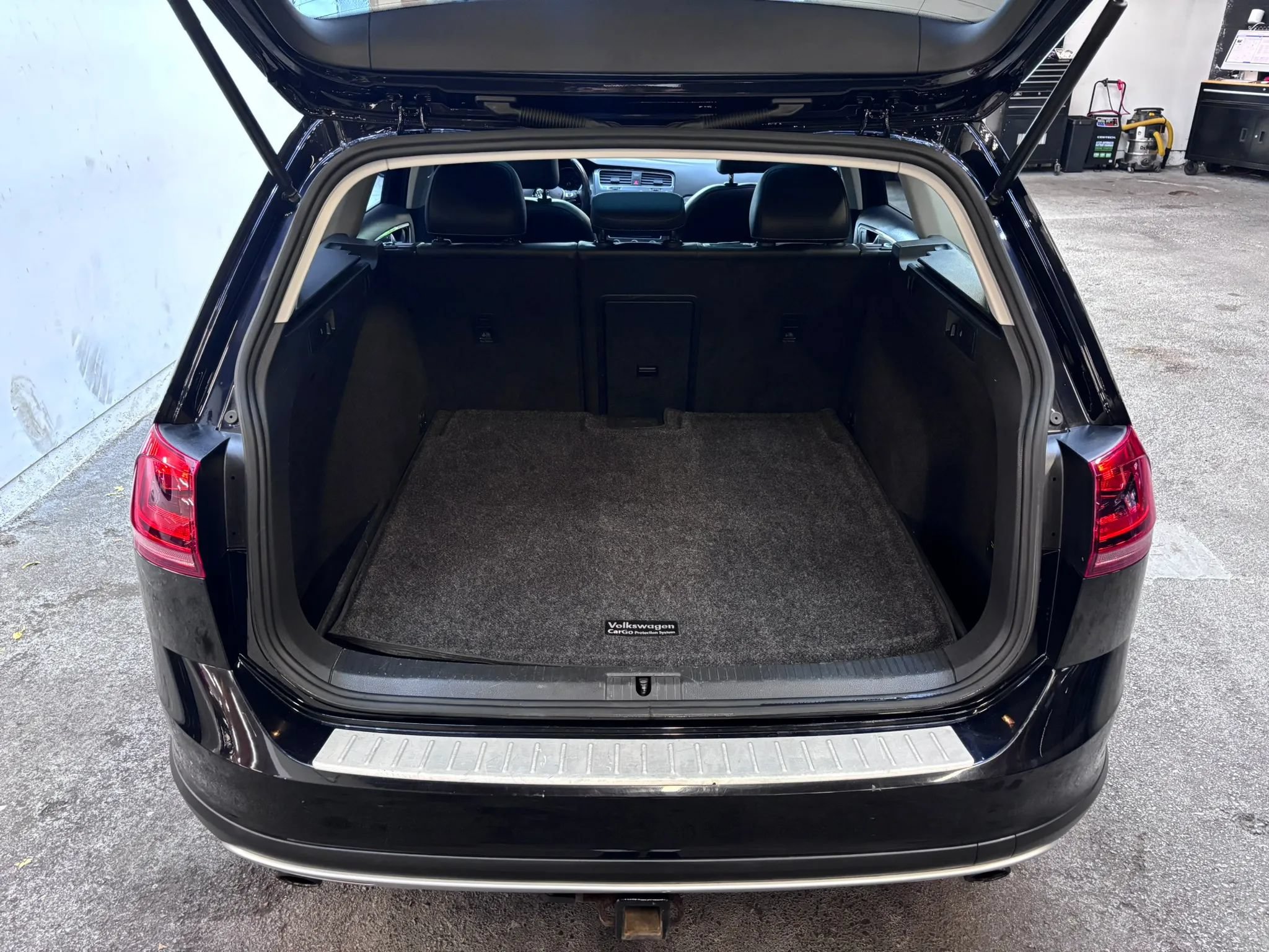 Used 2017 Volkswagen Golf Alltrack SEL AWD/4WD image 23
