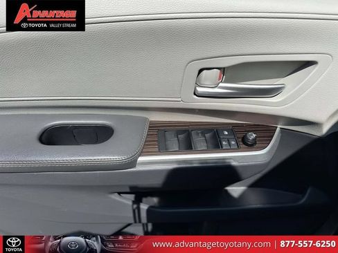 Certified 2022 Toyota Sienna XLE w/ XLE Plus Package FWD image 19