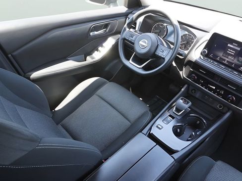 Used 2024 Nissan Rogue SV FWD image 28
