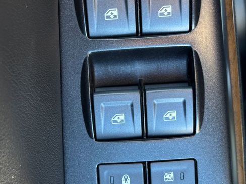 Used 2020 GMC Yukon Denali w/ Denali Premium Package image 8