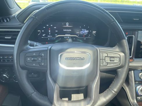Used 2023 GMC Yukon Denali Ultimate AWD/4WD image 19