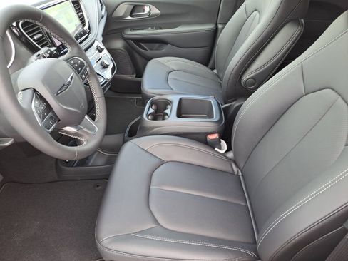 New 2026 Chrysler Pacifica Select FWD image 14