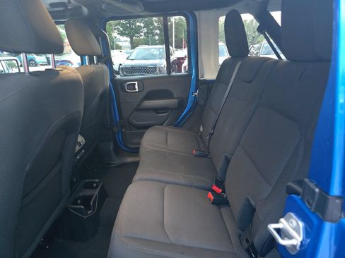 Used 2022 Jeep Wrangler Unlimited Sahara AWD/4WD image 14
