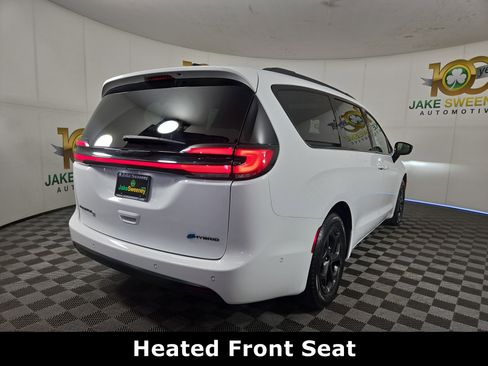 Used 2024 Chrysler Pacifica Premium FWD image 9