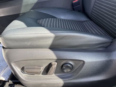 Used 2020 Toyota Camry SE image 15