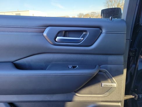 New 2025 Nissan Armada SL w/ Captain's Chari Seat Package image 12