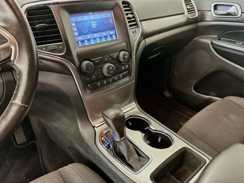 Used 2018 Jeep Grand Cherokee Laredo image 26