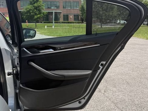 Used 2019 BMW 530i w/ Convenience Package RWD image 2