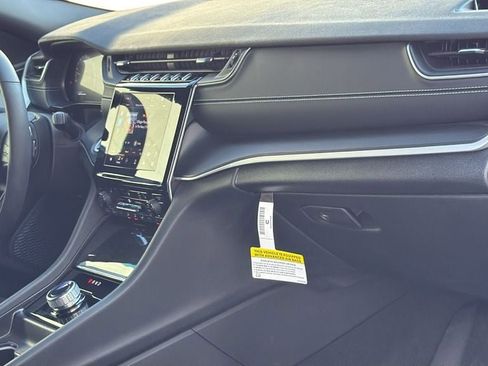 Used 2025 Jeep Grand Cherokee Altitude image 25