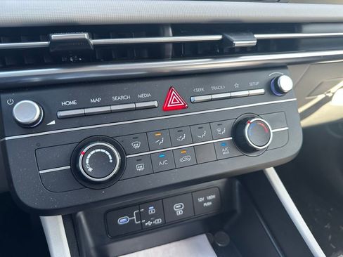 Used 2025 Hyundai Tucson SE image 17