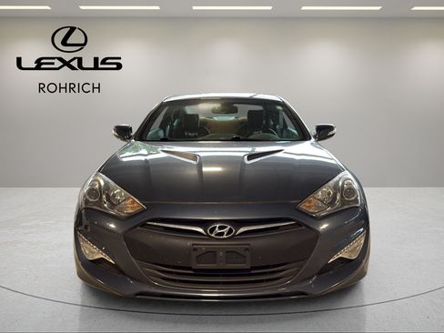 Used 2013 Hyundai Genesis 3.8 RWD image 2