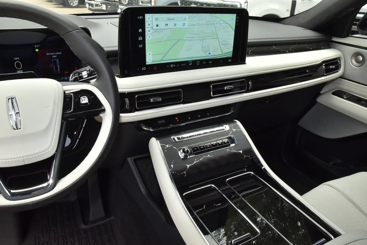 New 2026 Lincoln Aviator Black Label w/ Jet Appearance Package AWD/4WD image 28