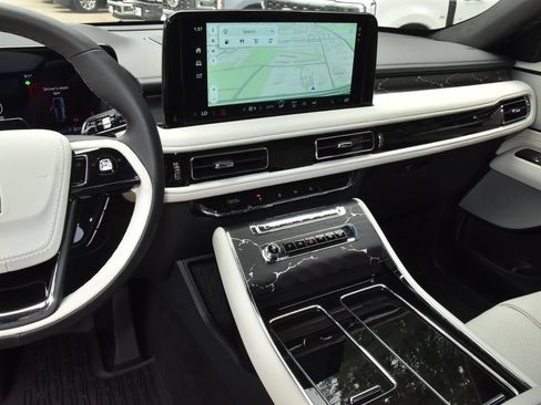 New 2026 Lincoln Aviator Black Label w/ Jet Appearance Package AWD/4WD image 28
