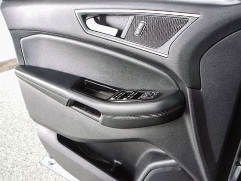 Used 2020 Ford Edge SEL image 21