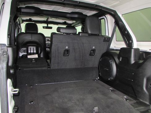 Used 2023 Jeep Wrangler Sahara image 31