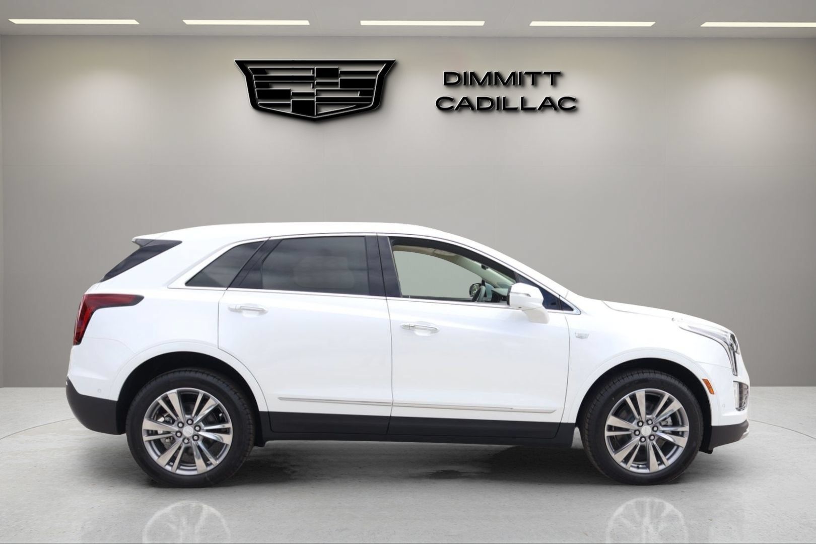 New 2026 Cadillac XT5 Premium Luxury w/ Driver Assist Package FWD image 4